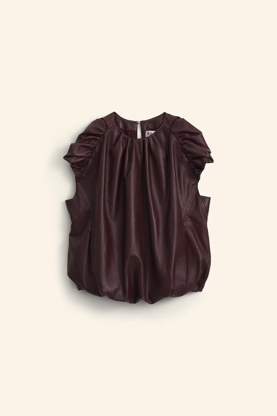 Top 100% de piel, de Zara (99,95 euros)