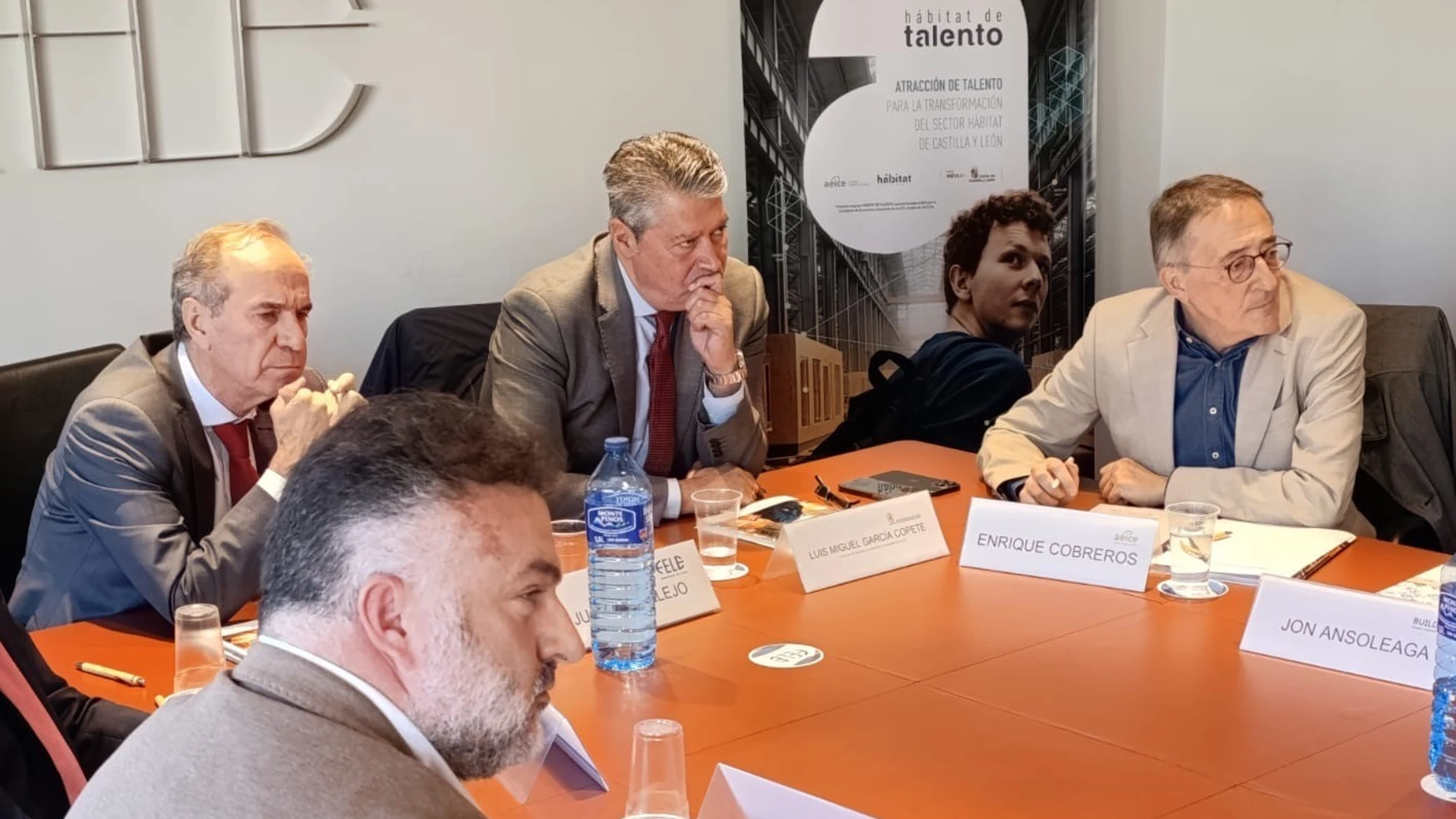 Reunión de representantes de Aeice en León