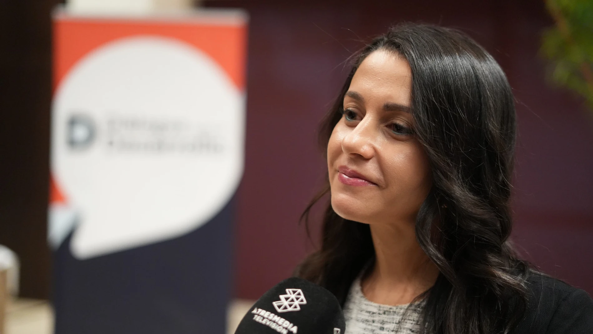 La expresidenta de Ciudadanos, Inés Arrimadas en una atención a medios previa al encuentro 'Diálogos para el Desarrollo'. MARÍA JOSÉ LÓPEZ/EUROPA PRESS 29/10/2024