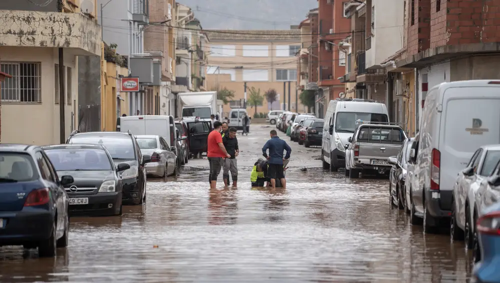 Emergencias eleva a roja la alerta por lluvias en todo el litoral e interior norte de Valencia