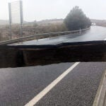 Derrumbe de la carretera en Serón (Almería) por las fuertes lluvias al paso de la DANA