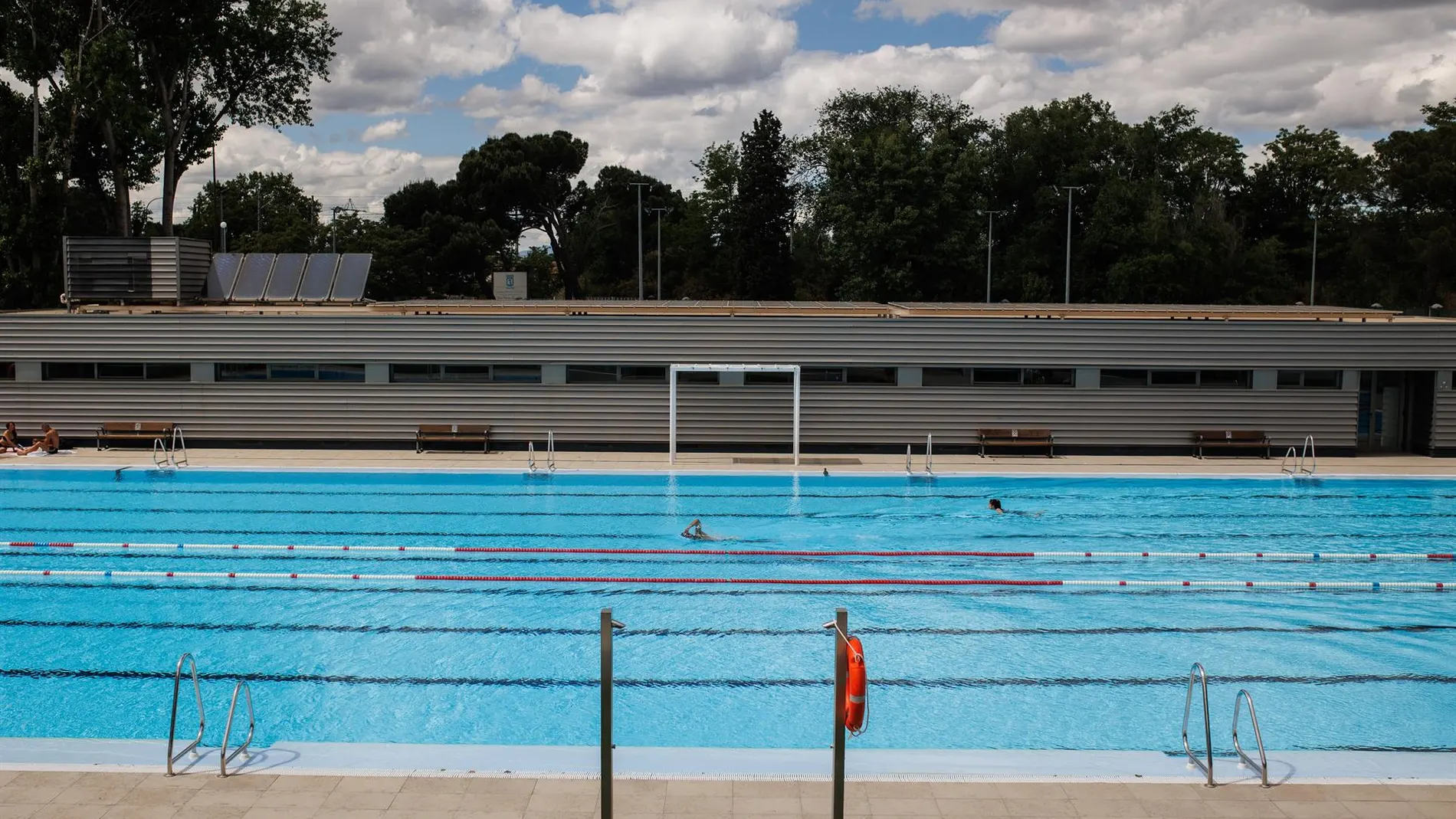 La Comunidad aprueba el decreto que actualiza la normativa de piscinas para aumentar la protección de los usuarios