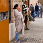 Decenas de desalojados pasan la noche en el complejo de La Petxina de València