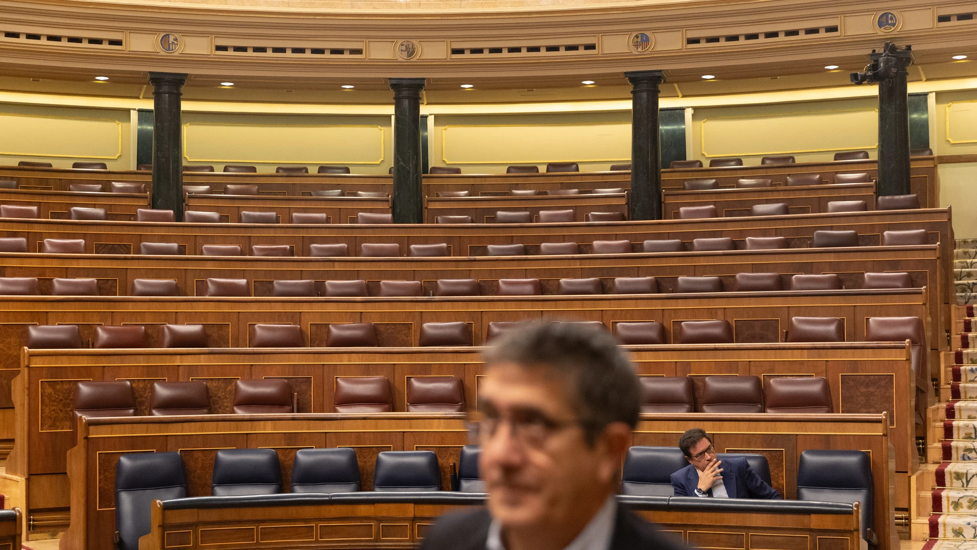 El ministro para la Transformación Digital, Óscar López, durante una sesión de control al Gobierno, en el Congreso de los Diputados, a 30 de octubre de 2024, en Madrid (España). El PSOE defiende hoy en el Congreso una iniciativa con la que urge a que las comunidades y ciudades autónomas pongan una mayor vigilancia sobre los alojamientos turísticos irregulares y a que lancen campañas informativas y de concienciación para desincentivar su uso. Además, han tratado temas como el ‘caso Errejón’ y ...