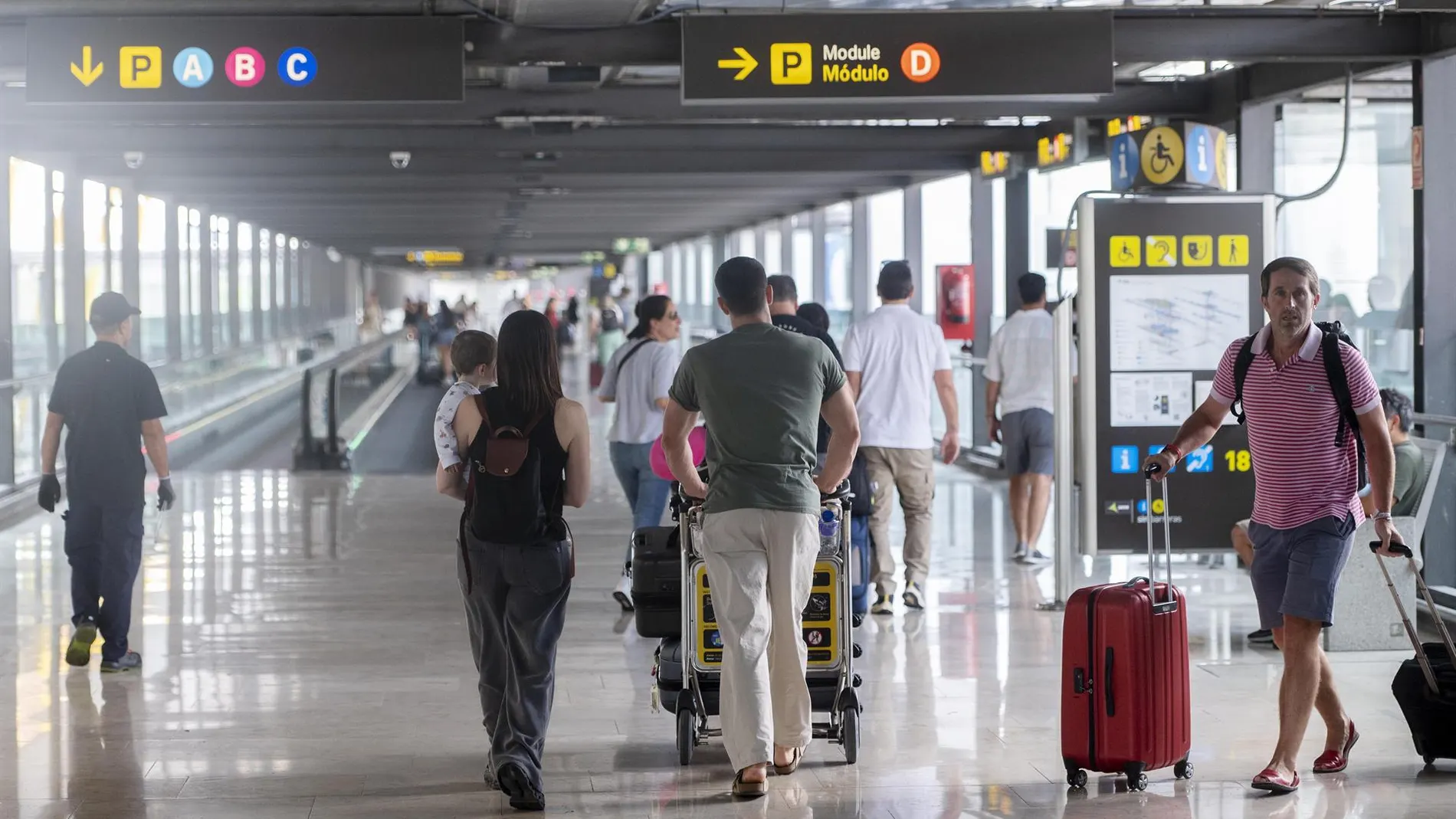 Economía.- Aena gana 1.449,8 millones hasta septiembre, un 27,3% más, gracias al alza del 9% en el tráfico aéreo
