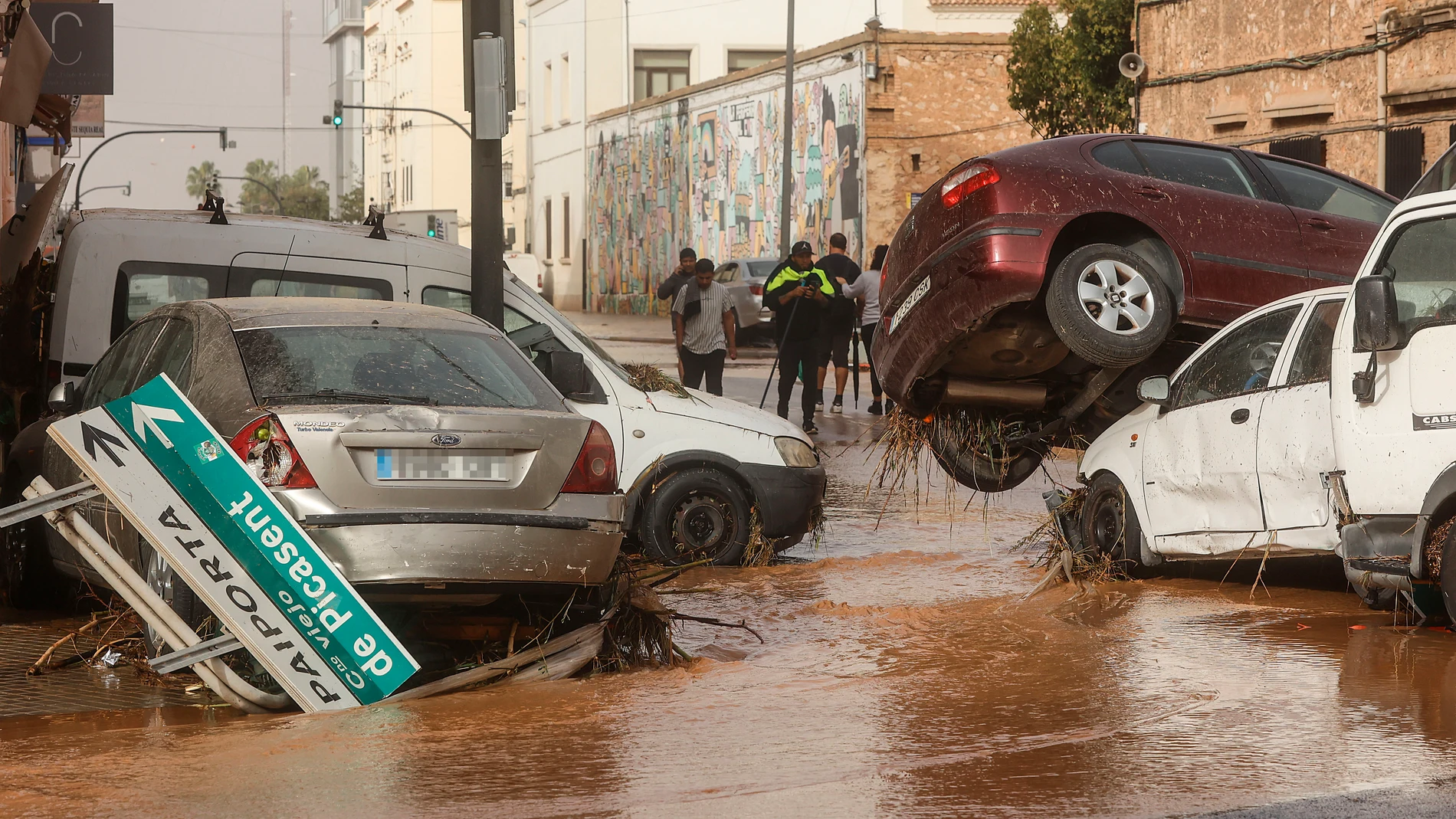 Barrio de La Torre de Valencia, a 30 de octubre de 2024, en Valencia, Comunidad Valenciana (España). La Comunitat Valenciana ha registrado la gota fría "más adversa" del siglo en la región. La Generalitat ha activado el procedimiento de múltiples víctimas por "prevención de lo que pueda venir", después de que el primer balance apunte a 51 víctimas mortales como consecuencia del temporal. En estos momentos, todavía hay personas esperando a s...