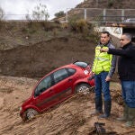 El presidente de la Junta de Andalucía, Juanma Moreno, visita el desborde del río Guadalhorce