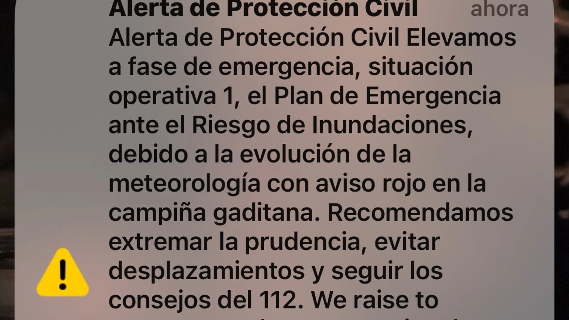 Captura de pantalla de un teléfono móvil con un aviso del sistema de alerta de Protección Civil por aviso de nivel rojo. REMITIDA / HANDOUT por CUENTA DE JUANMA MORENO EN X Fotografía remitida a medios de comunicación exclusivamente para ilustrar la noticia a la que hace referencia la imagen, y citando la procedencia de la imagen en la firma 30/10/2024