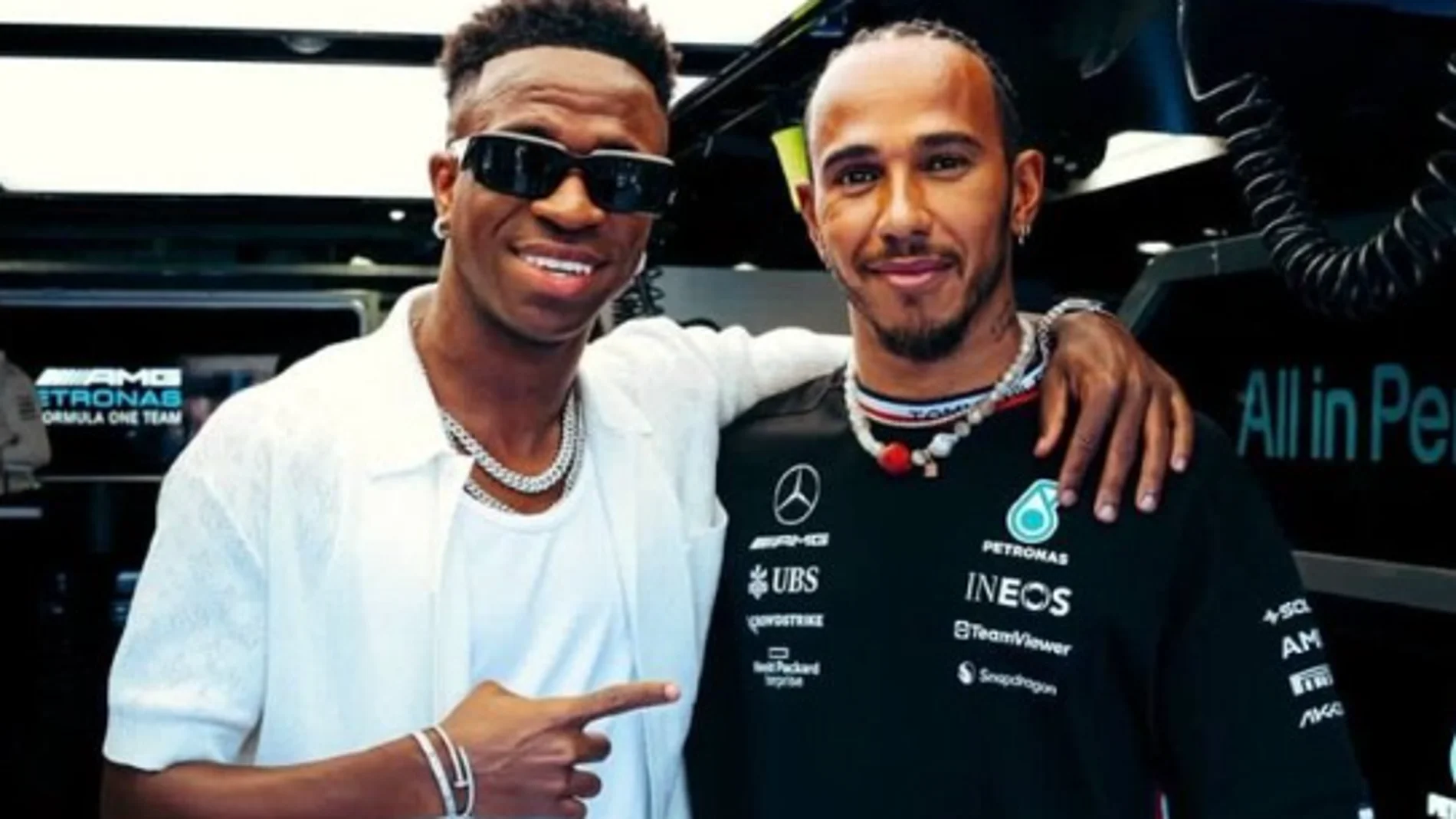 Hamilton tampoco se calla tras quedarse Vinicius sin el Balón de Oro