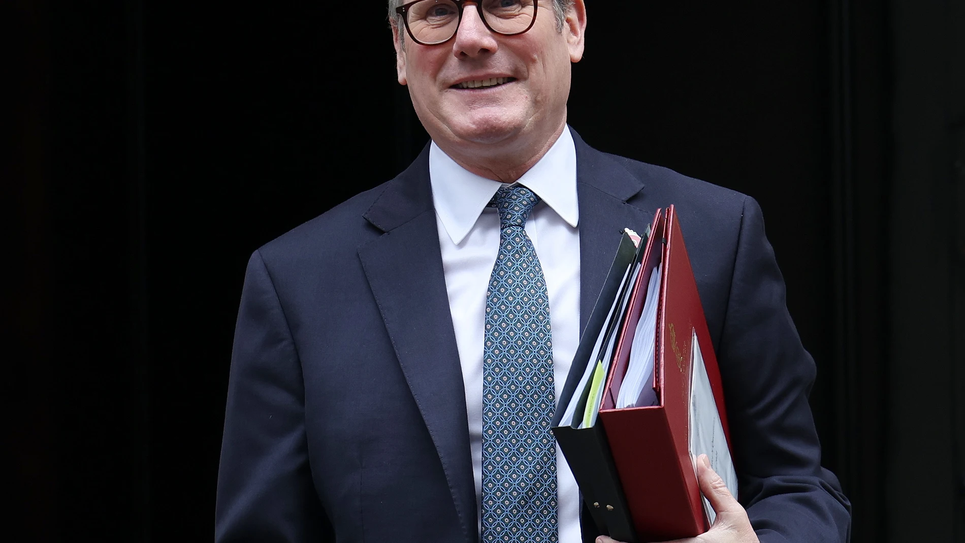 London (United Kingdom), 30/10/2024.- British Prime Minister Keir Starmer departs 10 Downing Street ahead of Chancellor of the Exchequer Rachel Reeves'Äô budget presentation at parliament in London, Britain, 30 October 2024. Reeves will deliver the new Labour government's first Budget to parliament on 30 October. (Reino Unido, Londres) EFE/EPA/ANDY RAIN