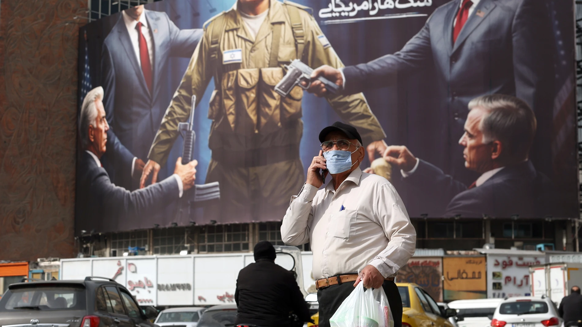 Tehran (Iran(islamic Republic Of)), 31/10/2024.- An elderly man walks past an anti-Israeli and US billboard depicting an Israeli soldier receiving military supplies from the US with the title 'American rabid dog' at Tehran's Valiasr Square, in Tehran, Iran, 28 October 2024. Iranian supreme leader Ayatollah Ali Khamenei said on 27 October 2024, that Israel's strike on Iran should neither be exaggerated nor underestimated. Israel Defense Forces (IDF) spokesman Daniel Hagari confirmed on 26 Octo...