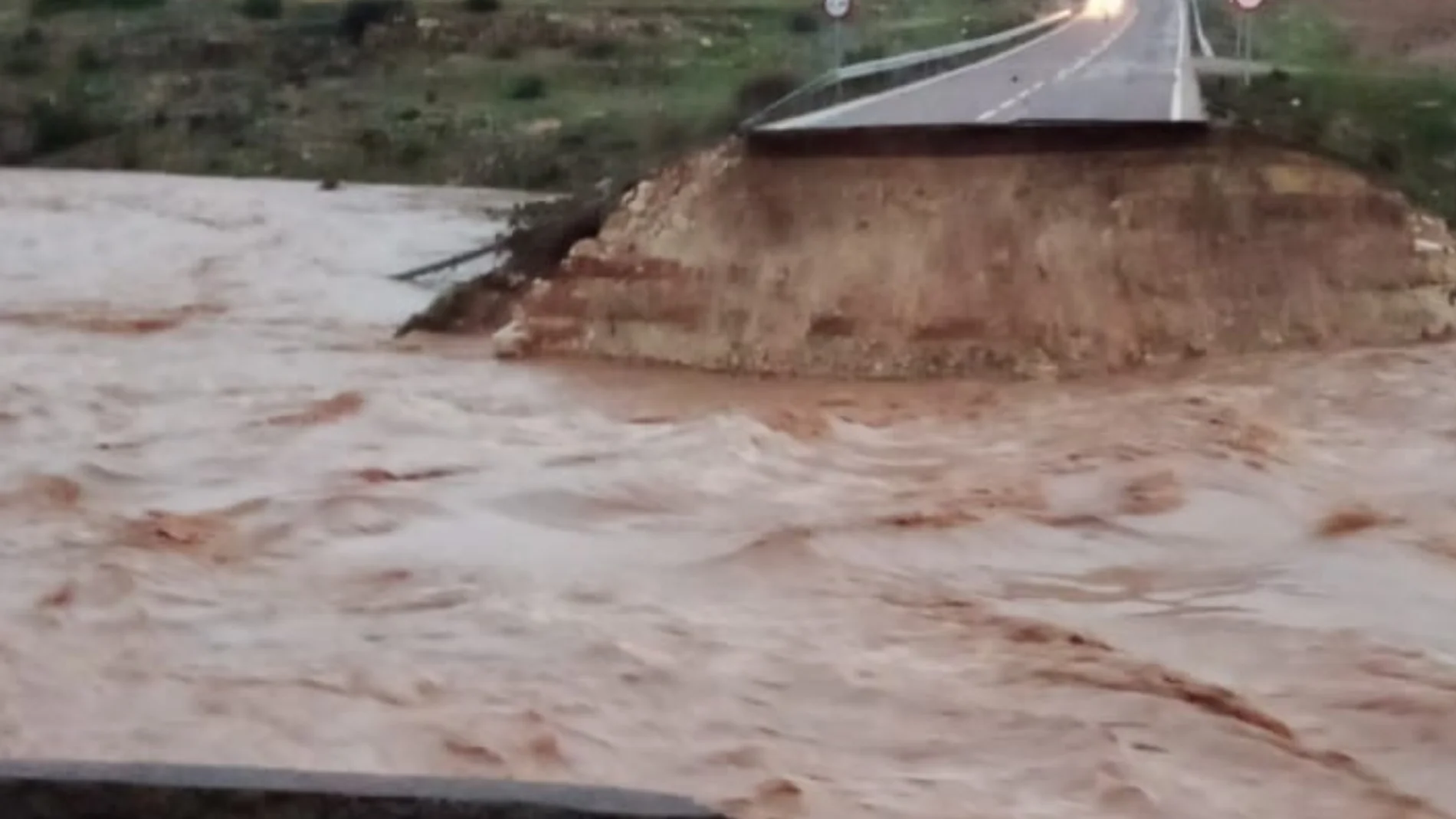 Carretera CM-2122 cortada en Embid (Guadalajara)