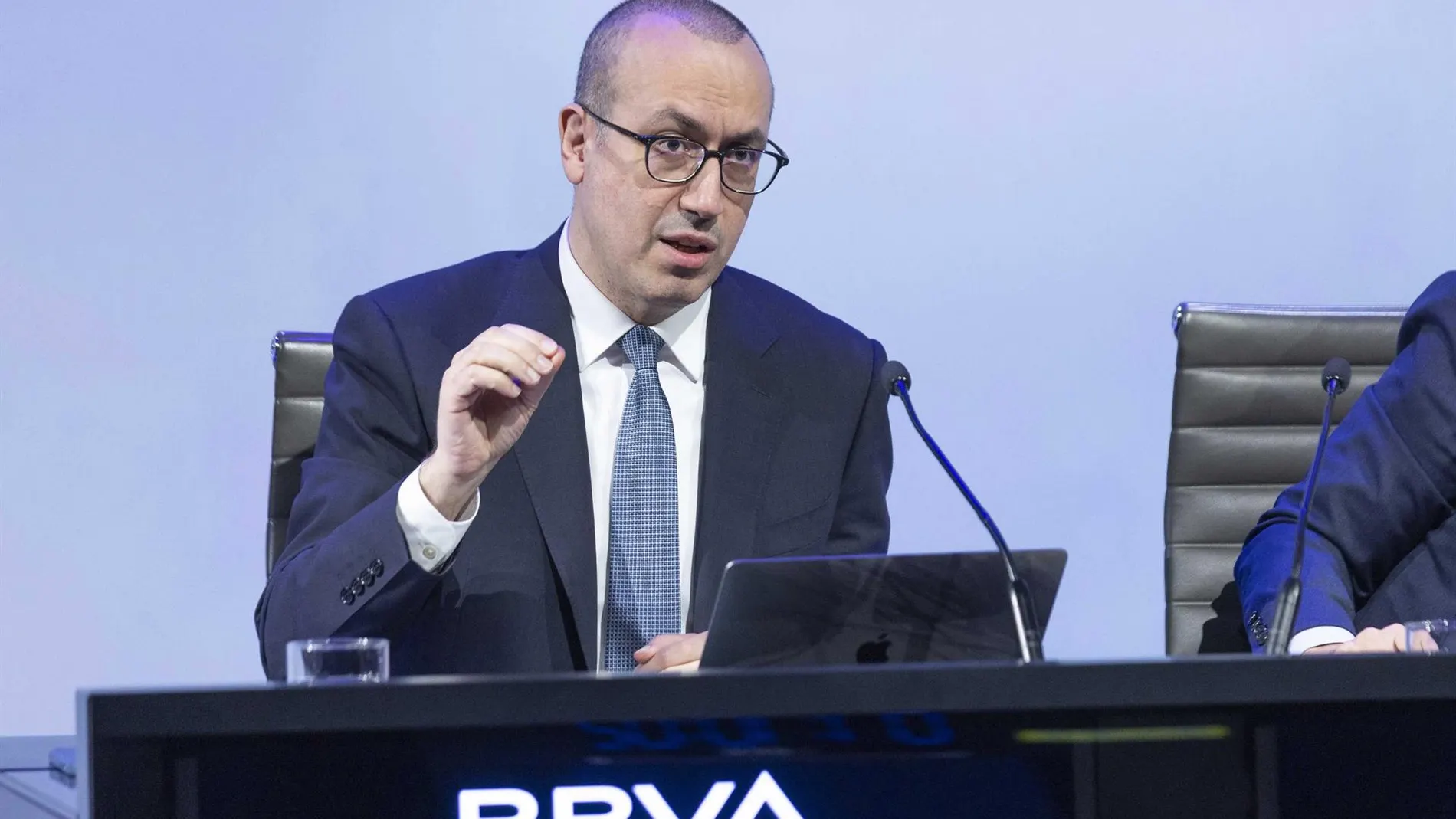 Economía/Finanzas.- Genç (BBVA) estima un impacto algo menor en el banco por el nuevo impuesto a entidades financieras