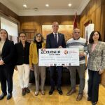 El alcalde de León y Agustín Risueño entregan la recaudación del Bocadillo Solidario de Cecina a Salud Mental León