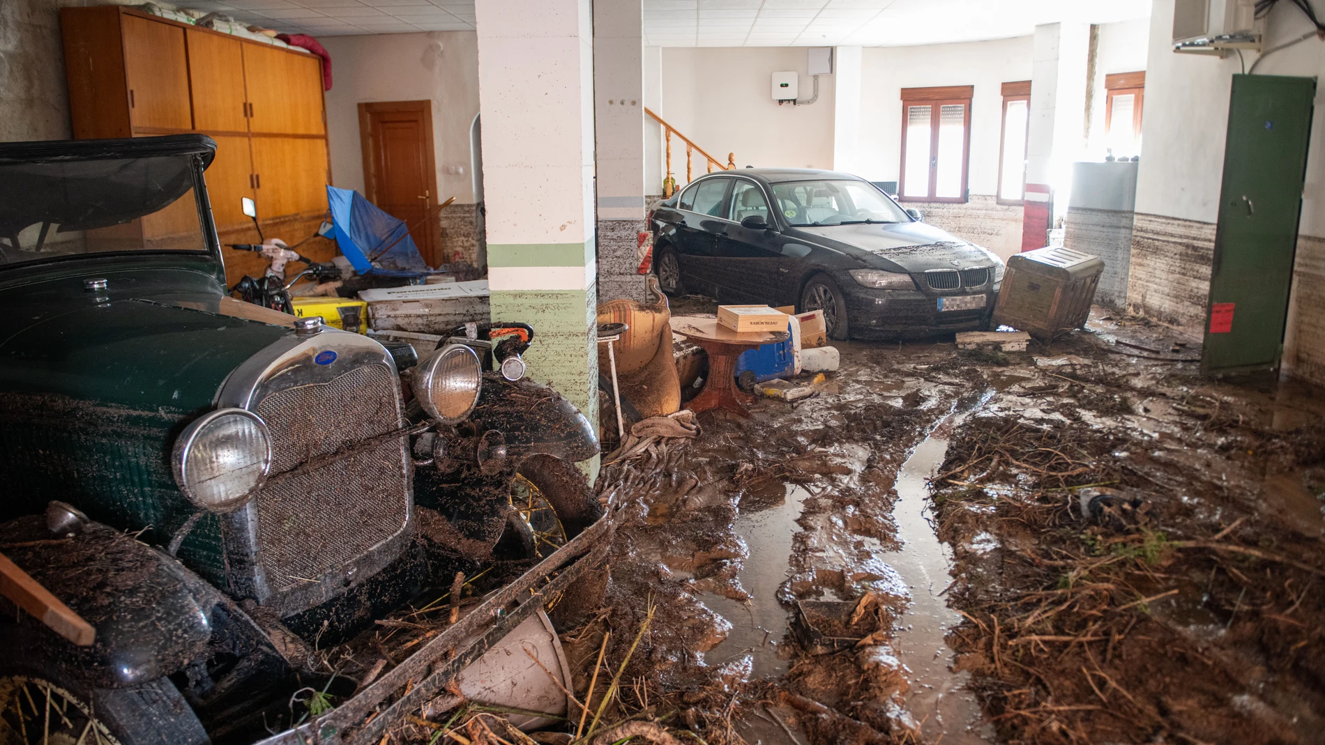 Interior de una casa afectada por la DANA, a 31 de octubre de 2024, en Letur, Albacete, Castilla-La Mancha (España). El dispositivo de unos 150 efectivos que trabajan en la búsqueda de las cinco personas desaparecidas en el municipio de Letur tras la riada provocada por la DANA ha reanudado a primera hora de hoy las tareas, que se centran principalmente en peinar la zona del cauce natural del arroyo que se desbordó el pasado 29 de octubre y donde el agua subió hasta diez metros por encima de ...