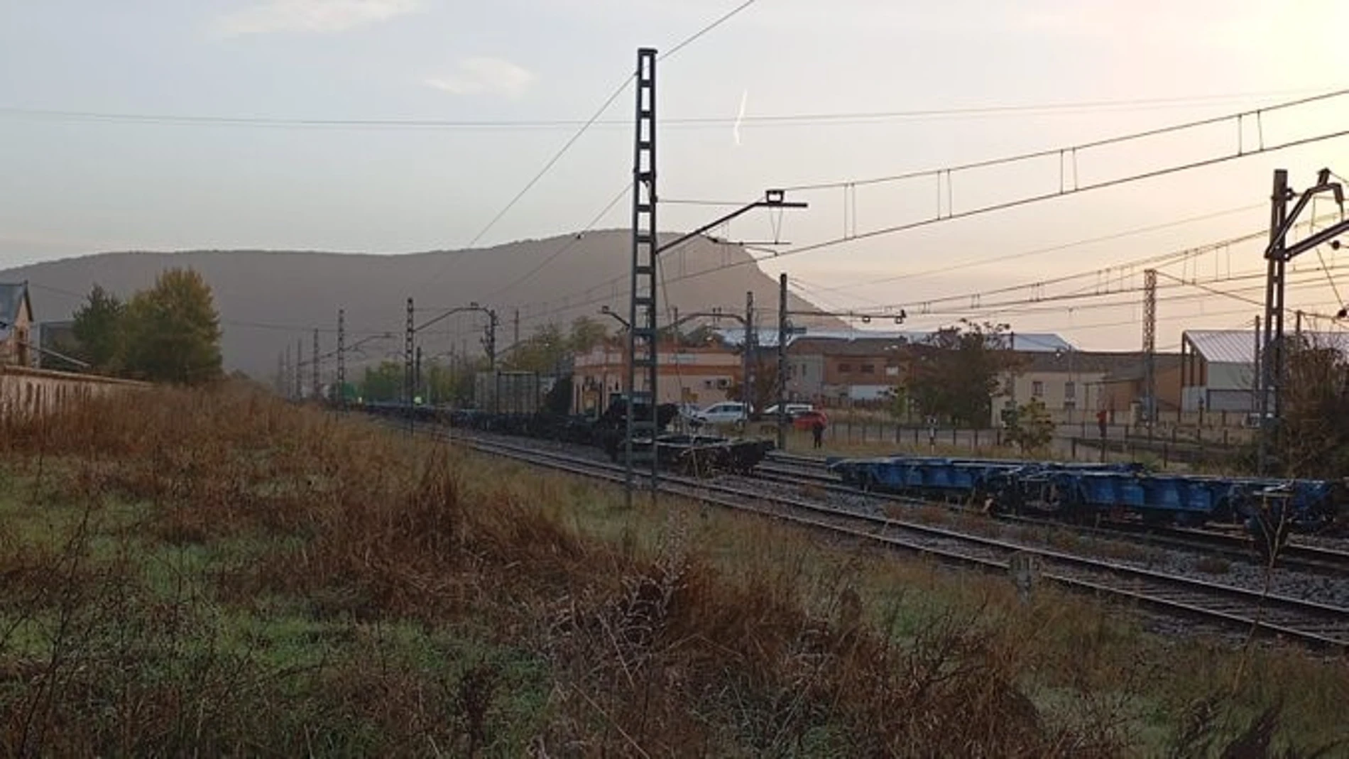 Descarrilla un tren con mercancías peligrosas en Guadalajara