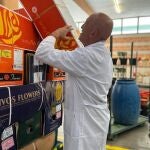 Los propietarios de las floristerías murcianas viven una campaña "animada" ante la festividad de Todos los Santos