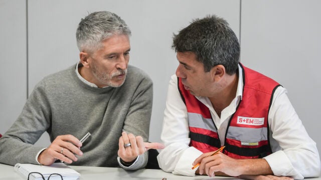 El ministro de Interior, Fernando Grande-Marlaska, y el 'president' de la Generalitat, Carlos Mazón, durante la reunión del CECOPI por la DANA en la Comunitat Valenciana.
