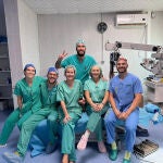 Belén Carrasco, oftalmóloga del Hospital Clínico Universitario de Valladolid, durante una misión humanitaria en los campamentos de refugiados de Tinduf