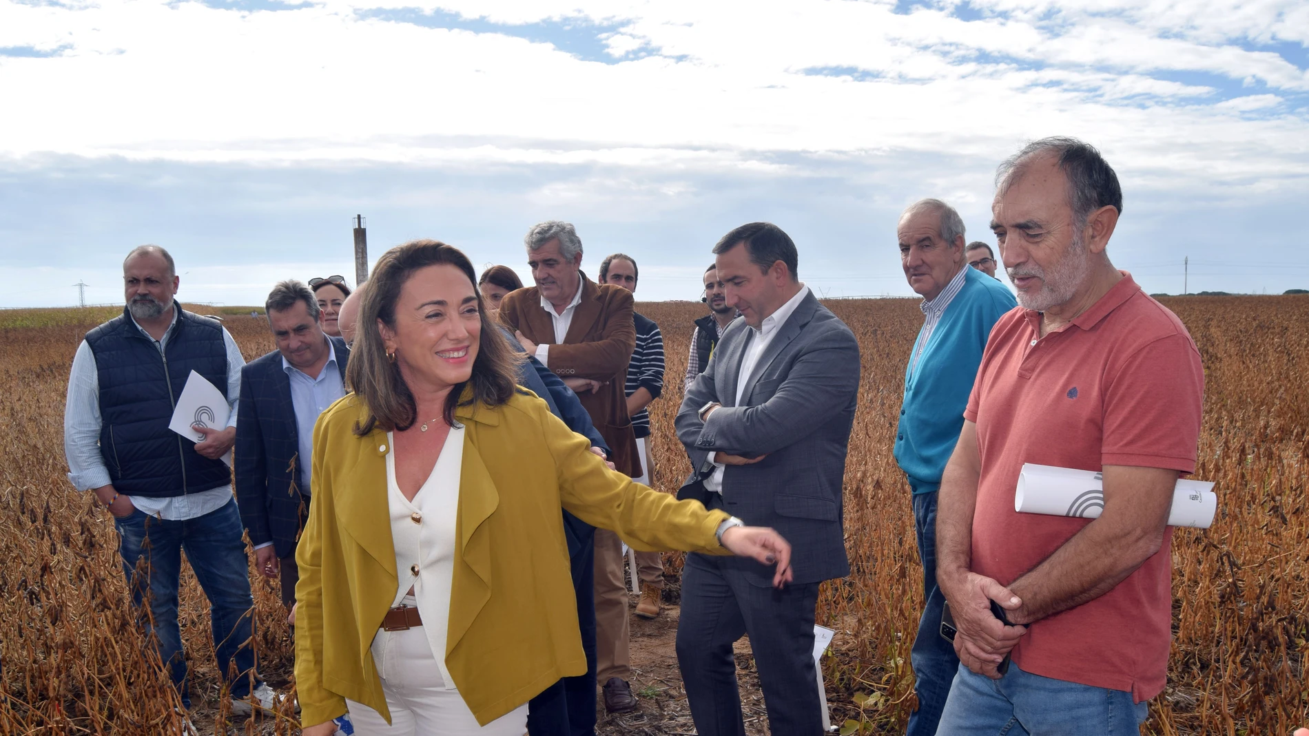 La consejera María González Corral visita una explotación agrícola de la provincia de Salamanca