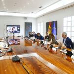 Pedro Sánchez preside la reunión del comité de crisis creado para el seguimiento de los efectos de la DANA