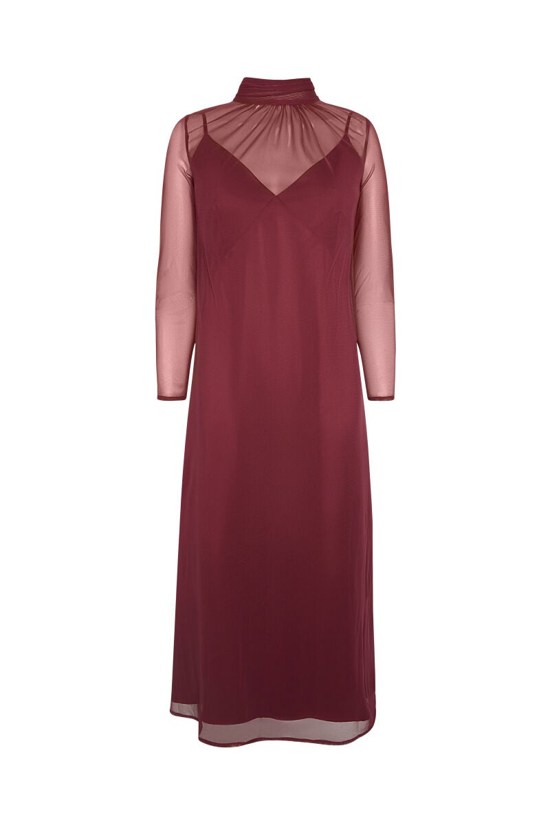 Vestido de invitada lencero con tul extraíble.