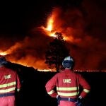 Efectivos de la UME ante el volcán de La Palma