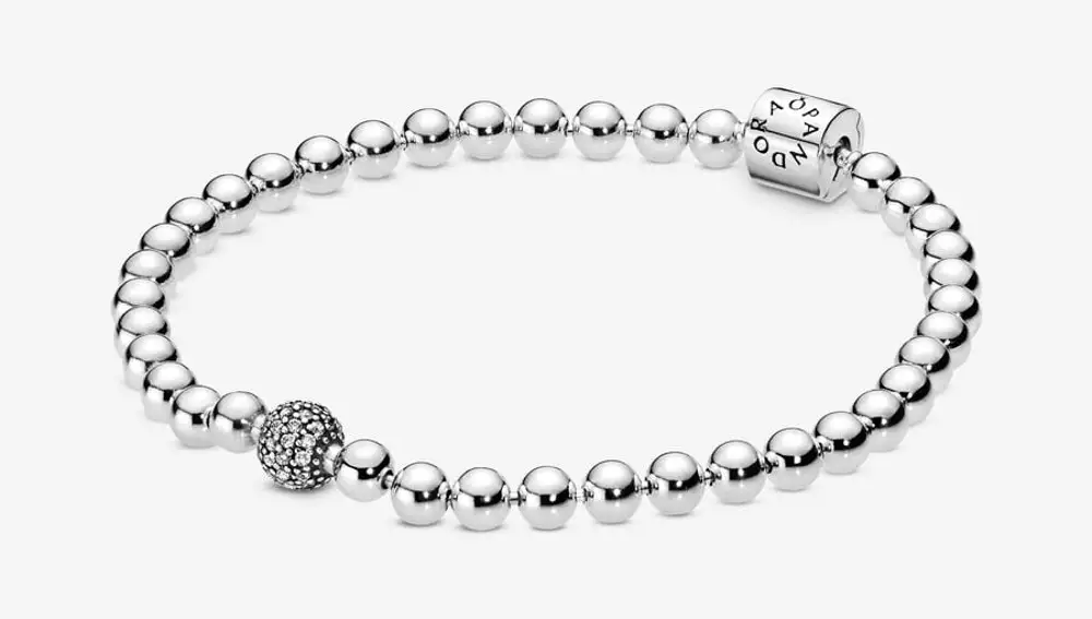 Pulseras de cuentas y pavé.