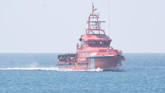 Llegan siete pateras en las últimas horas con casi 400 migrantes a las islas de El Hierro y Lanzarote