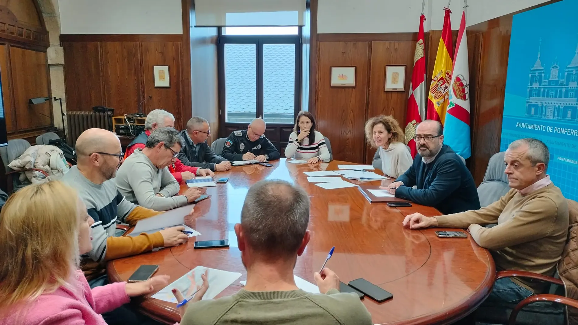 El alcalde de Ponferrada, Marco Morala, se reúne con el Comité de Colaboración con los Damnificados por la DANA