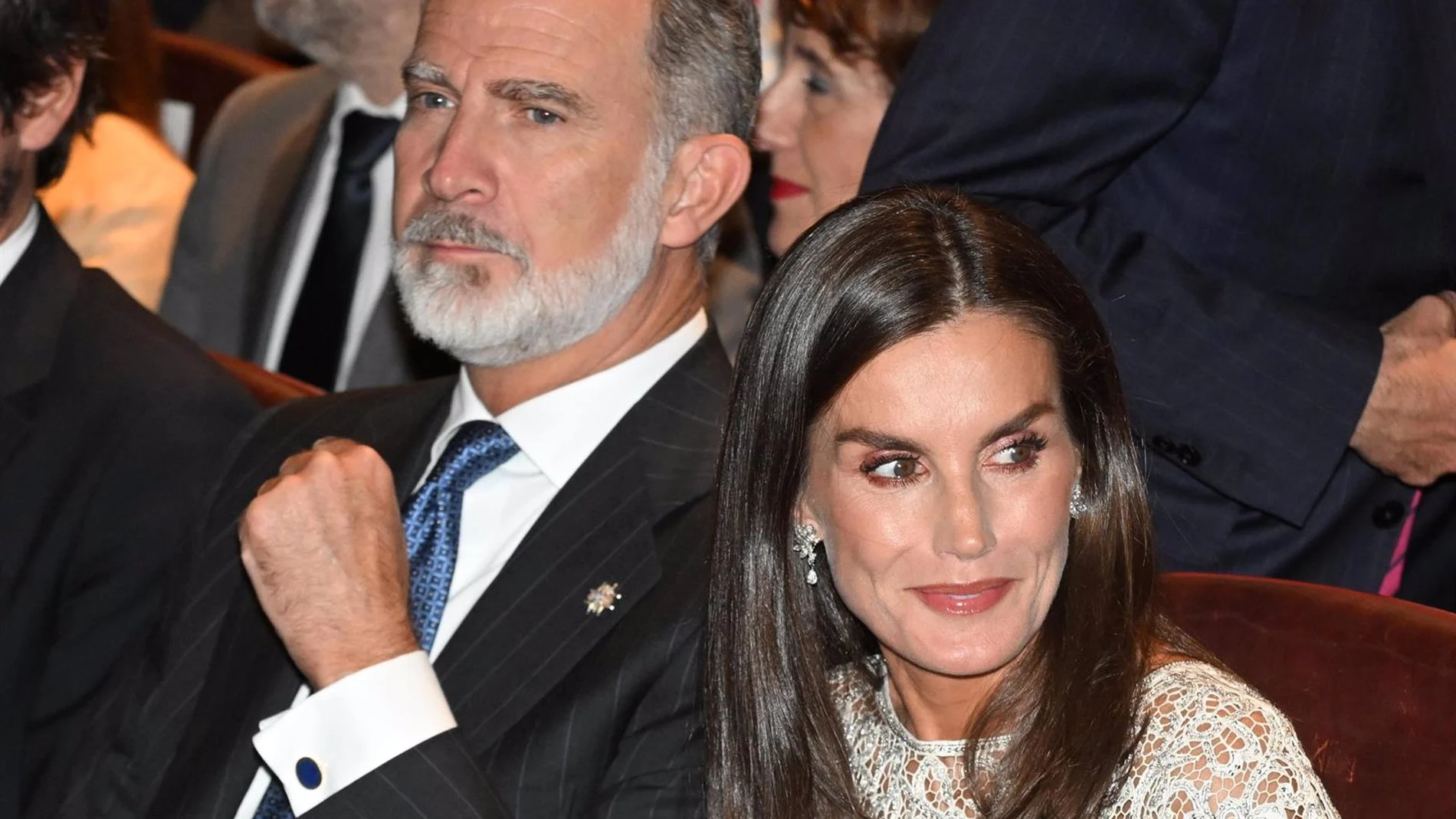 Los Reyes, Don Felipe VI y Doña Letizia, emiten un comunicado tras las consecuencias de la DANA
