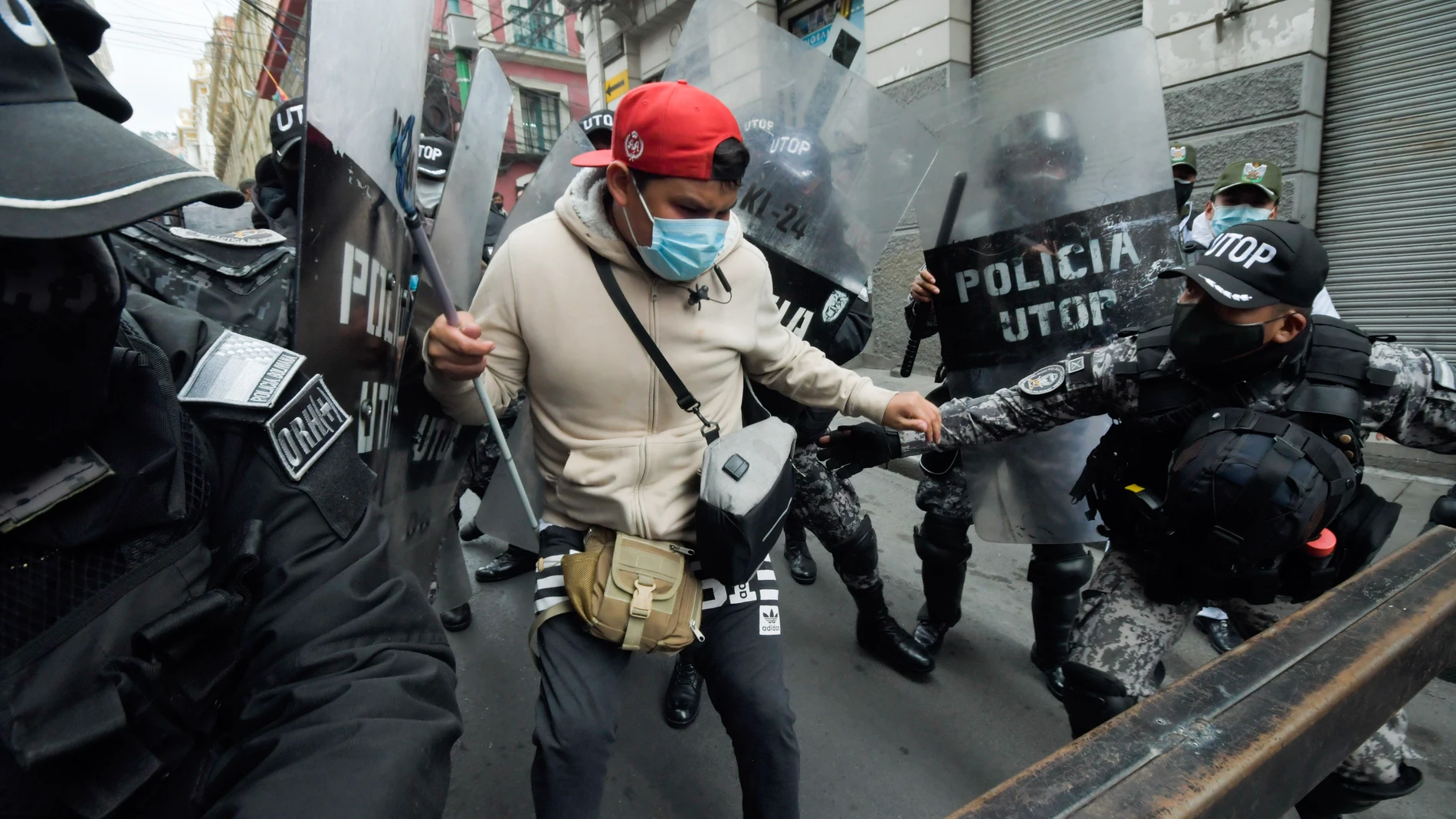 (Foto de ARCHIVO) September 29, 2020, La Paz, La Paz, Bolivia: Federation of blind people of Bolivia protest today, Tuesday, September 29, by the main artery of the city of La Paz, having some clashes with Police Forces and requesting a monthly bonus of 1000 Bs Europa Press/Contacto/Christian Lombardi 29/09/2020 ONLY FOR USE IN SPAIN