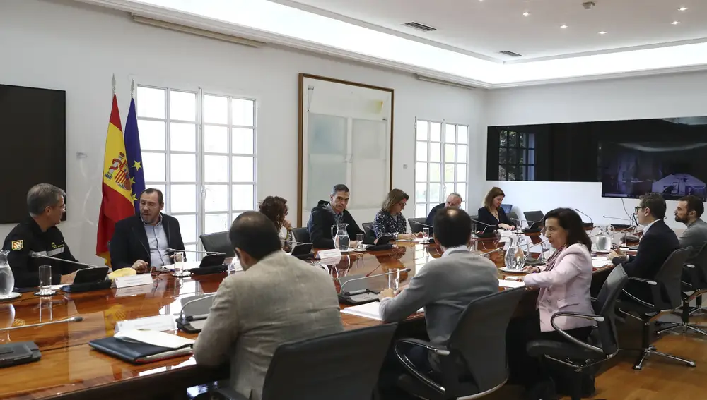 El presidente del Gobierno, Pedro Sánchez, preside el comité de crisis para el seguimiento de los efectos de la dana, este domingo en el Palacio de La Moncloa. Tras la reunión el presidente va a viajar a las zonas afectadas por la dana en la Comunidad Valenciana acompañando a los reyes en su visita.