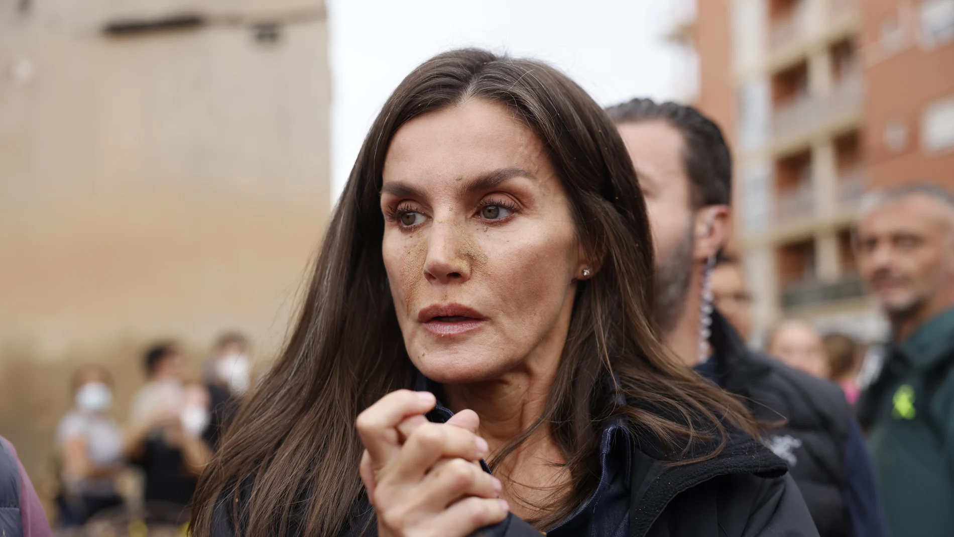 La reina Letizia, durante su visita a Paiporta