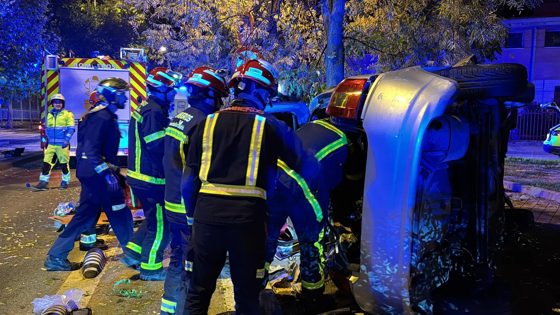 Heridos de diversa gravedad tres jóvenes de unos 22 años tras volcar el coche en el que viajaban en Leganés (Madrid)