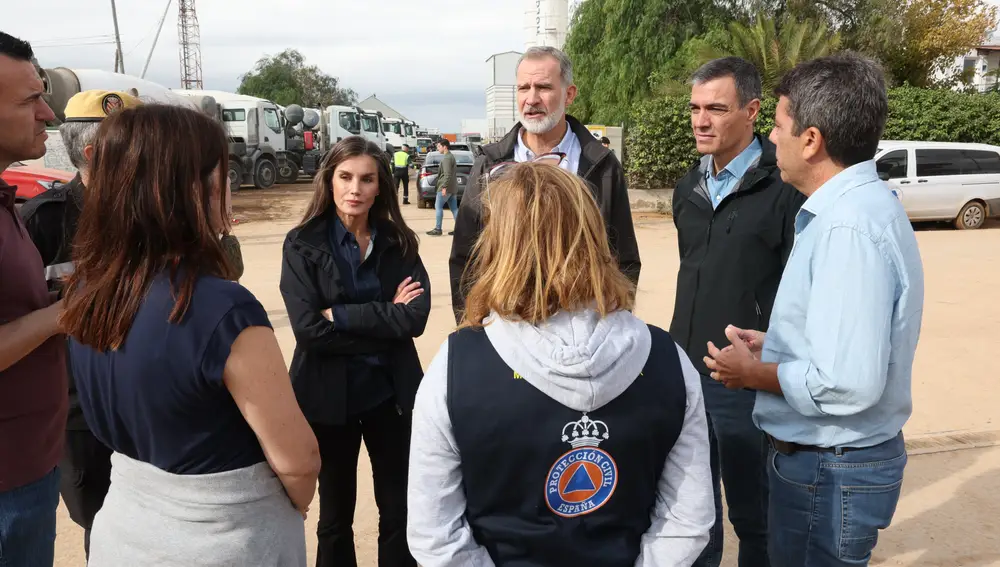 Visita de Felipe y Letizia a las zonas más afectadas por la DANA.