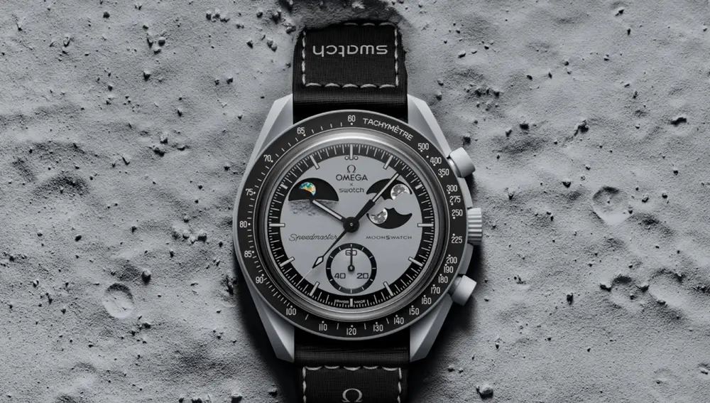 EL RELOJ BIOCERAMIC MOONSWATCH MISSION TO EARTHPHASE ENSALZA EL ESPLENDOR DE LA TIERRA VISTA DESDE LA LUNA