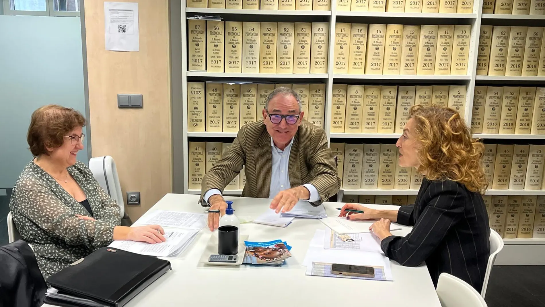 La directora general de Vivienda, María Pardo, participa en el acto de la adquisición de las viviendas al SAREB