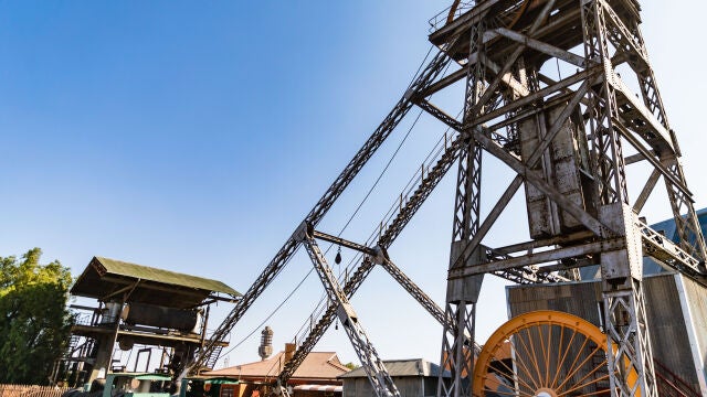 (Foto de ARCHIVO) KIMBERLEY, Aug. 22, 2024 -- This photo taken on Aug. 21, 2024 shows mining structures at the diamond mine known as the Big Hole in Kimberley, South Africa. Europa Press/Contacto/Zhang Yudong 21/08/2024 ONLY FOR USE IN SPAIN
