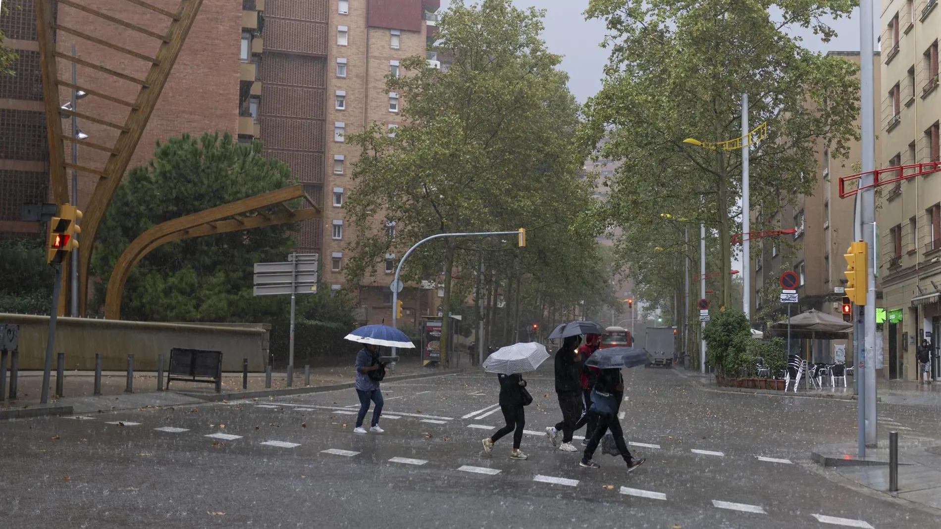Temporal.- El Gobierno catalán alerta vía móvil de lluvias torrenciales en el Garraf (Barcelona) y Barcelonès