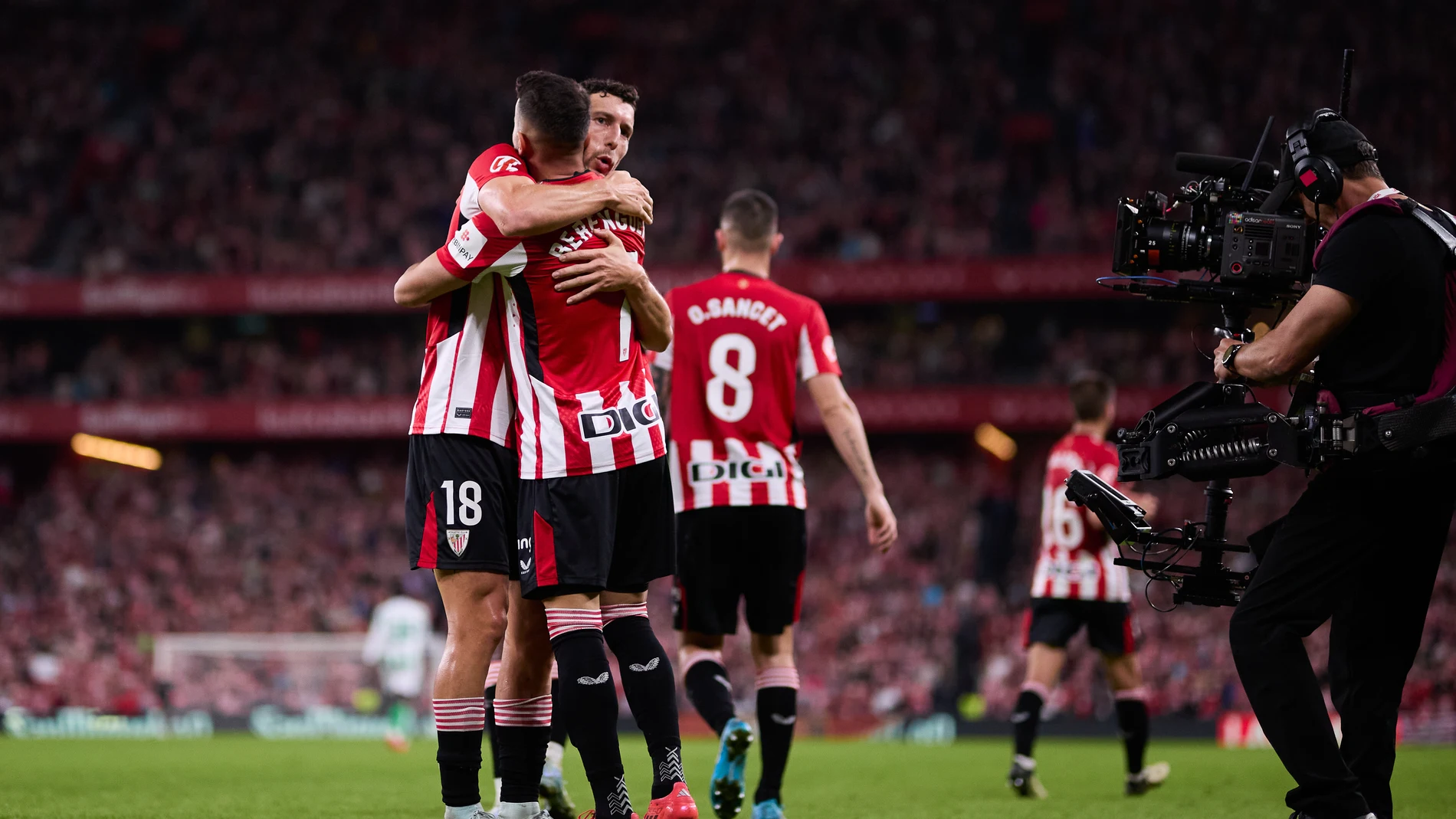 Alex Berenguer of Athletic Club celebrates after scoring goal during the LaLiga EA Sports match between Athletic Club and Real Betis Balompie at San Mames on November 3, 2024, in Bilbao, Spain. AFP7 03/11/2024 ONLY FOR USE IN SPAIN