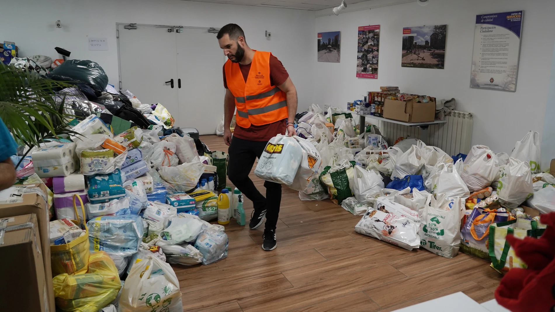 Recogida solidaria en el centro cívico Mosquera de Valladolid