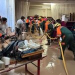 Efectivos de la región de Murcia, en una imagen del domingo en Algemesí (Valencia)