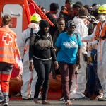 Salvamento ha rescatado a 546 personas de 10 neumáticas en Lanzarote en lo que va de lunes