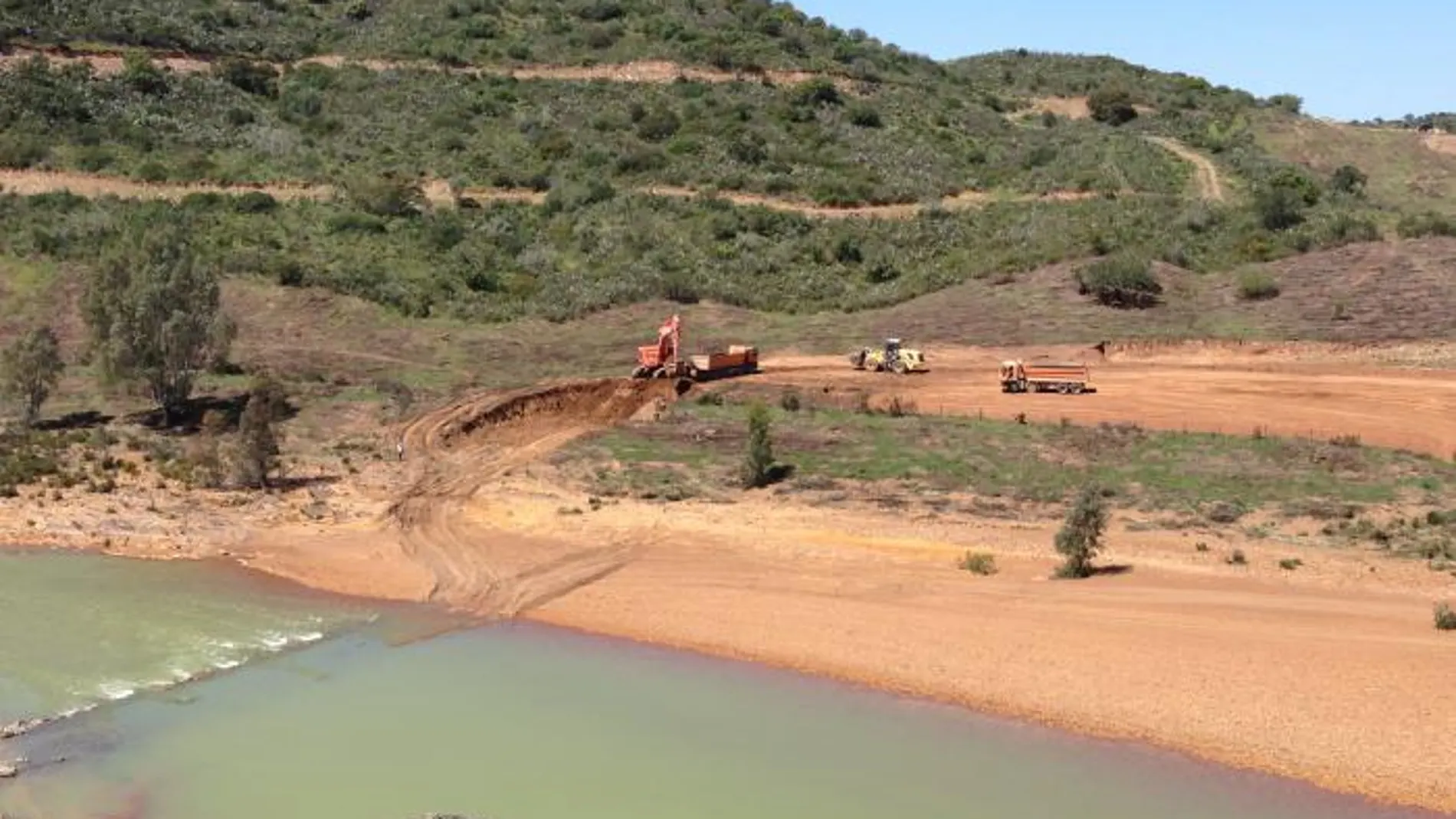 El riesgo de inundaciones se dispara en Huelva por no finalizar la presa de Alcolea