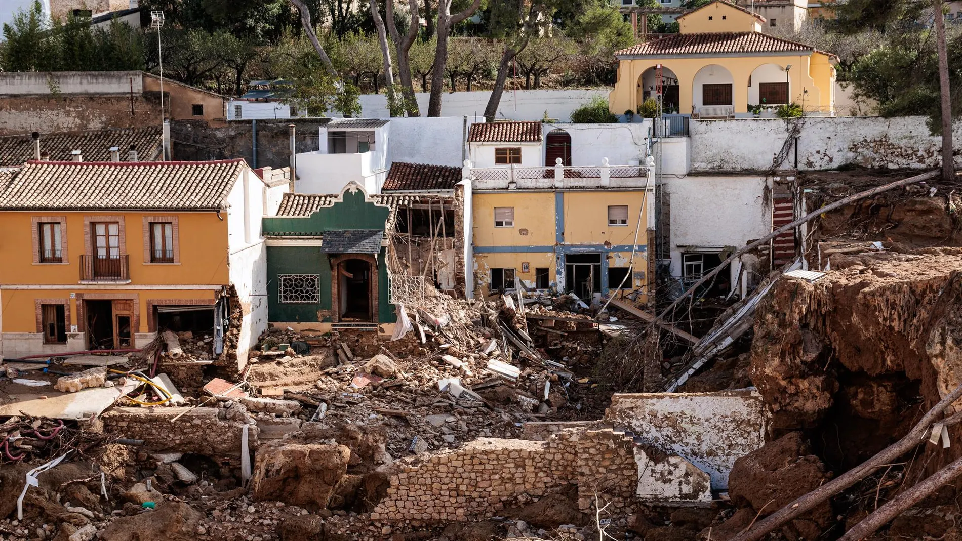 Temporal.- Chiva intensifica la revisión del estado de casas en el núcleo urbano tras un desprendimiento en un edificio