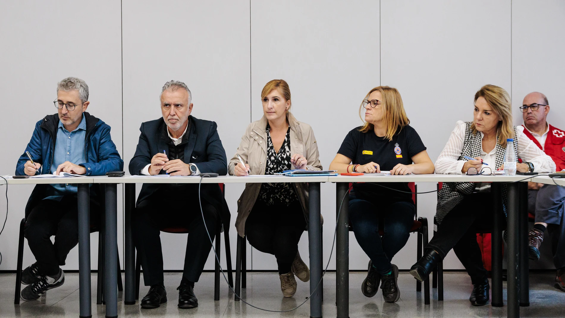 (I-D) En el centro, el secretario de Estado de Política Territorial, Arcadi España; el ministro de Política Territorial y Memoria Democrática, Ángel Víctor Torres; la consellera de Justicia e Interior de la Generalitat valenciana, Salomé Pradas; la delegadal del Gobierno en la Comunidad Valenciana, Pilar Bernabé y la Vicepresidenta y Consellera de Servicios Sociales de la Generalitat, Susana Camarero, durante la reunión del Centro de Coordinación Operativo Integrado (CECOPI) de la Comunitat ...