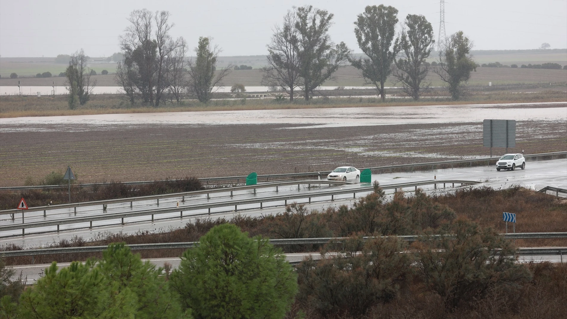 Efectos de la DANA en Andalucía: aún hay cinco carreteras cortadas