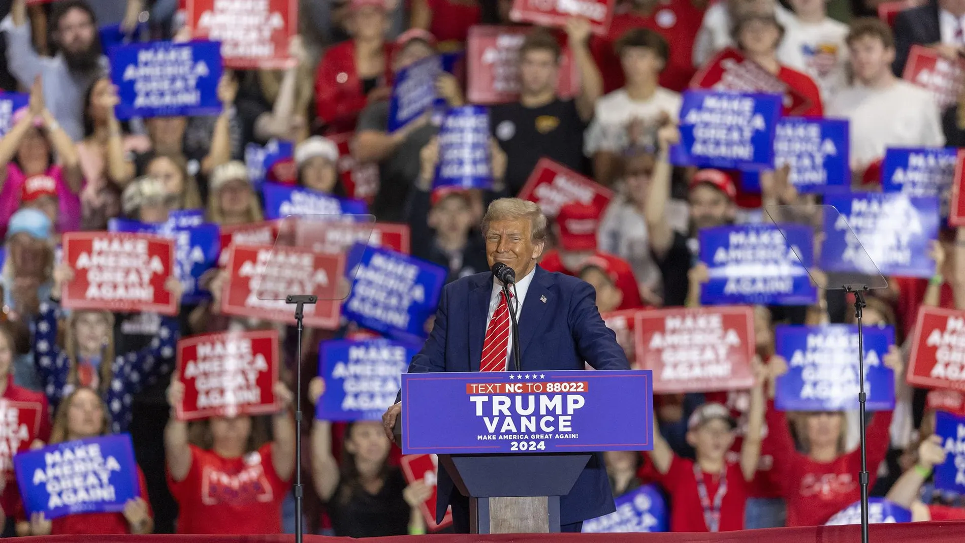 AMP.- EEUU.- Trump vota en Florida prometiendo que reconocerá su derrota "si las elecciones son limpias"