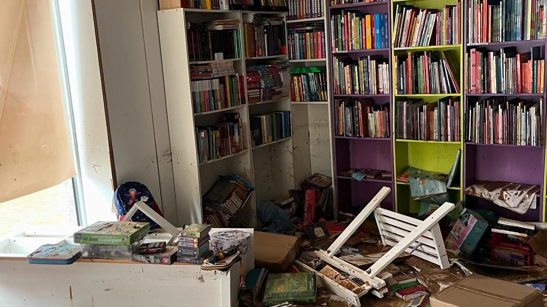 Imagen compartida en redes sociales por la librería Somnis de Paper, en Benetússer